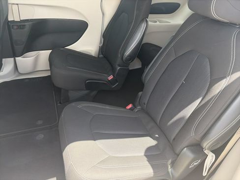 Used 2023 Chrysler Voyager LX FWD image 33
