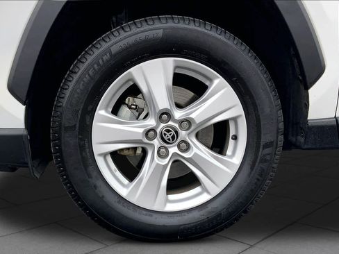 Used 2021 Toyota RAV4 XLE w/ Convenience Package image 11