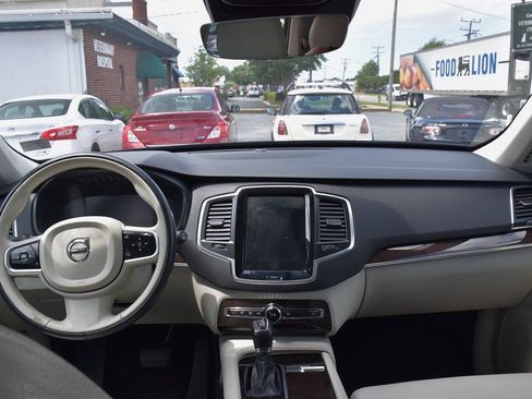 Used 2019 Volvo XC90 T5 Momentum FWD image 19