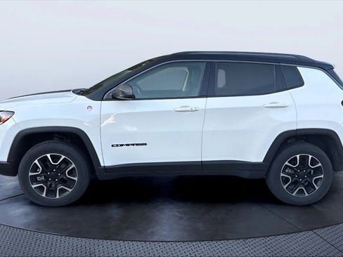 Used 2021 Jeep Compass Trailhawk w/ Sun and Sound Group AWD/4WD image 2