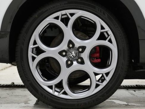 Used 2024 Alfa Romeo Tonale Veloce AWD/4WD image 9