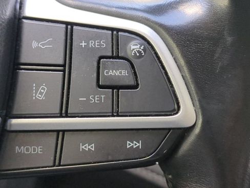 Used 2023 Toyota Highlander XLE FWD image 23