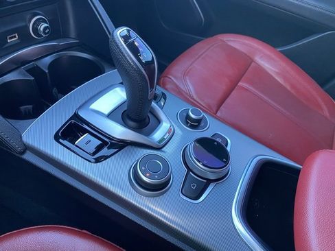 Used 2022 Alfa Romeo Stelvio Veloce image 22
