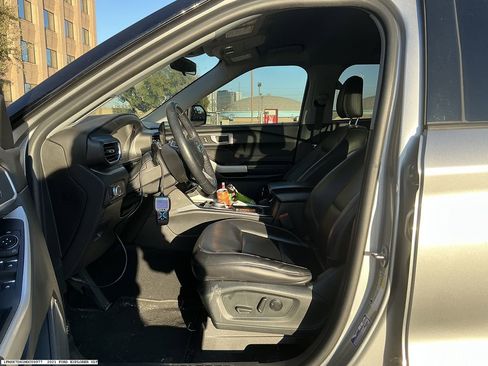 Used 2021 Ford Explorer XLT w/ Equipment Group 202A image 9