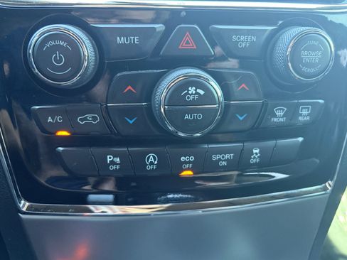 Used 2019 Jeep Grand Cherokee Limited w/ Luxury Group II AWD/4WD image 20