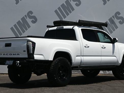 Used 2020 Toyota Tacoma TRD Sport w/ Technology Package AWD/4WD image 5