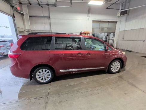 Used 2016 Toyota Sienna XLE w/ XLE Navigation Package AWD/4WD image 14