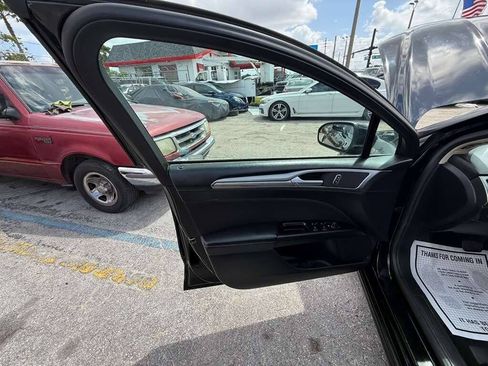 Used 2017 Ford Fusion SE FWD image 16