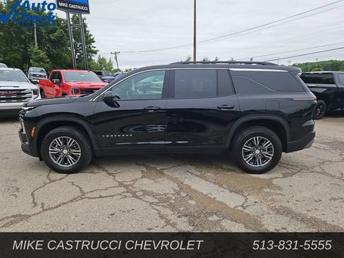 Used 2026 Chevrolet Traverse LT AWD/4WD image 2