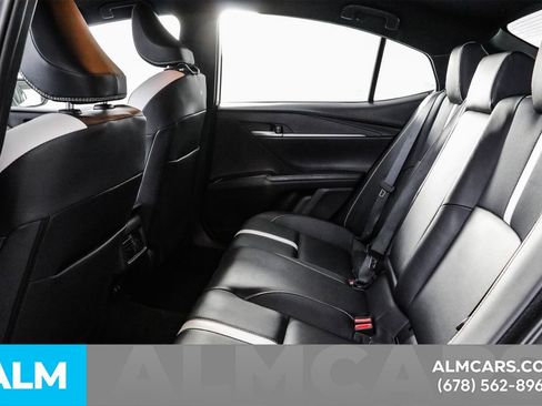 Used 2025 Toyota Camry SE image 17