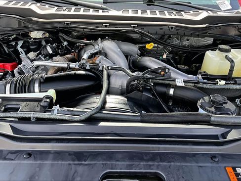 Certified 2024 Ford F250 Lariat w/ Lariat Ultimate Package AWD/4WD image 32