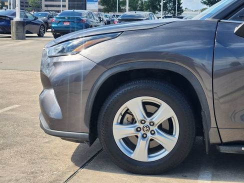 Used 2021 Toyota Highlander L FWD image 8