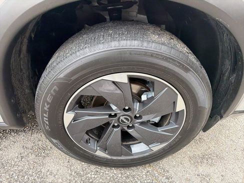 Used 2025 Nissan Rogue SV image 17