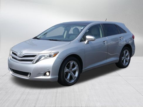 Used 2015 Toyota Venza Limited AWD/4WD image 3