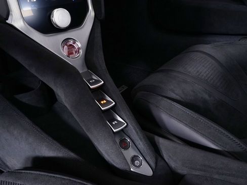 Used 2024 McLaren 750S image 28