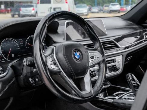 Used 2018 BMW 740i image 22