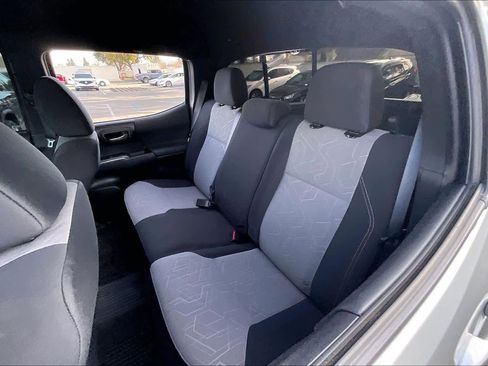 Used 2022 Toyota Tacoma TRD Off-Road image 26