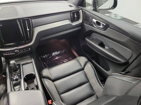 Used 2022 Volvo XC60 B5 R-Design w/ Advanced Package FWD image 16