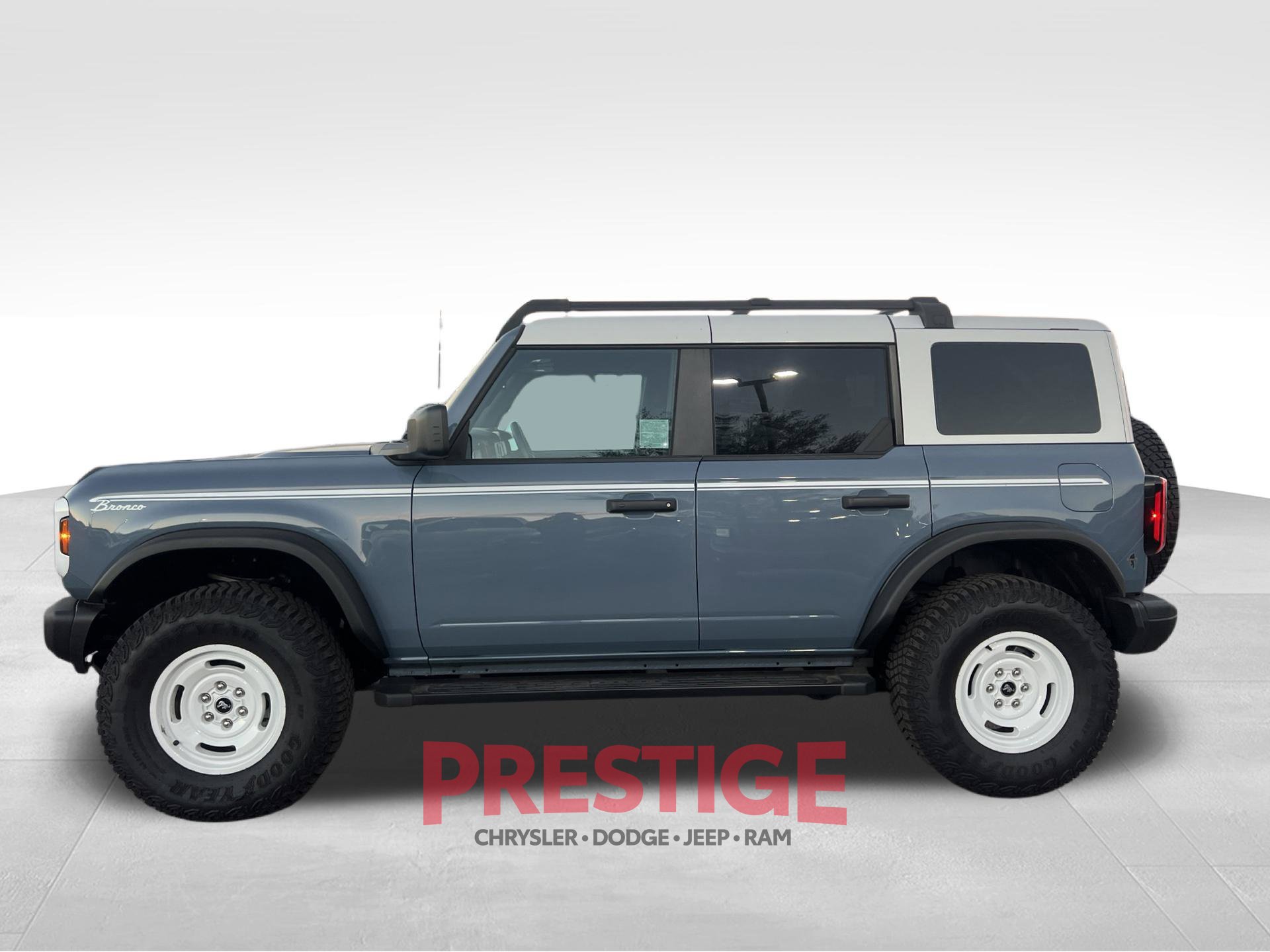 Used 2023 Ford Bronco Heritage Edition AWD/4WD image 9