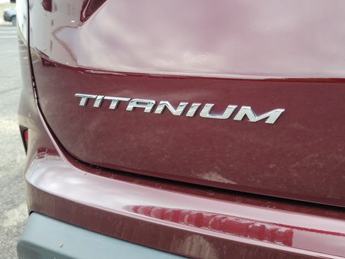 Used 2021 Ford Edge Titanium w/ Equipment Group 301A AWD/4WD image 9