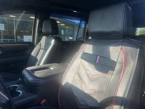 Used 2022 Chevrolet Suburban Z71 w/ Luxury Package AWD/4WD image 13