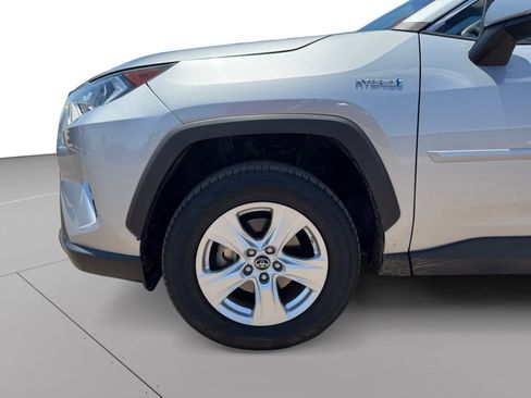 Used 2019 Toyota RAV4 XLE w/ Convenience Package AWD/4WD image 9