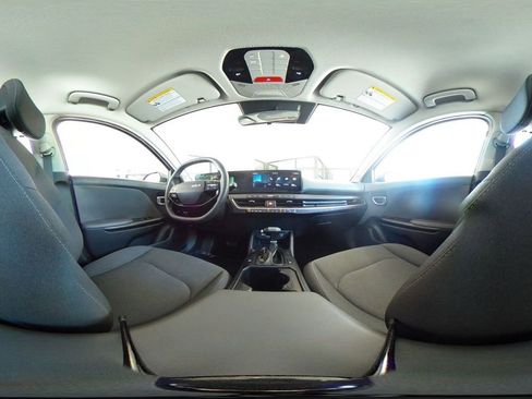 Used 2025 Kia K4 LXS FWD image 42