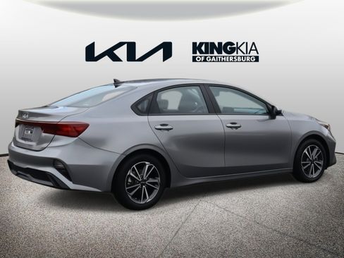 Used 2022 Kia Forte LXS w/ LXS Technology Package image 3