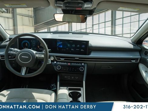 Used 2025 Hyundai Sonata SEL FWD image 4