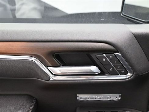 Used 2025 GMC Sierra 1500 Denali w/ Denali Reserve Package image 9