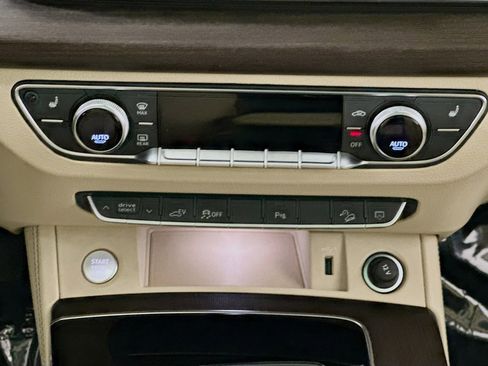 Used 2024 Audi Q5 e Premium Plus w/ Premium Plus Package image 13