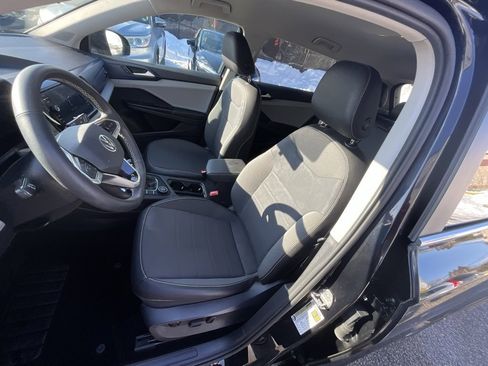 Used 2022 Volkswagen Taos SE image 8