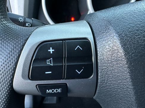 Used 2013 Toyota Matrix L image 9