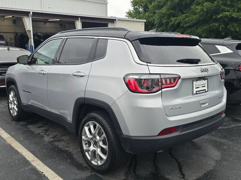 Used 2025 Jeep Compass Limited AWD/4WD image 5
