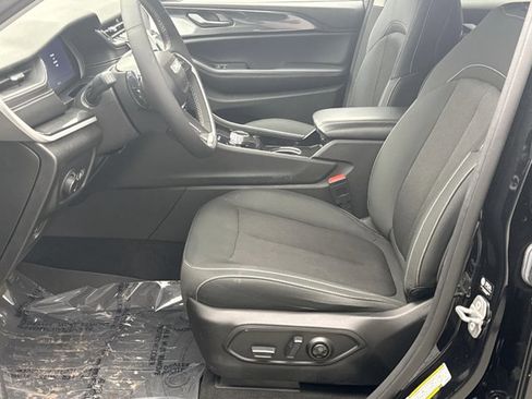 Used 2023 Jeep Grand Cherokee Laredo w/ Luxury Tech Group I AWD/4WD image 11