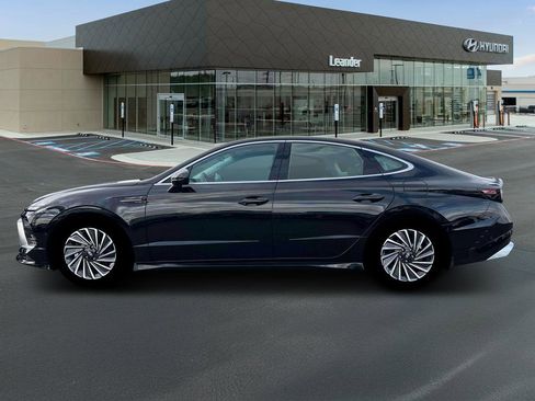 Used 2025 Hyundai Sonata Limited FWD image 3
