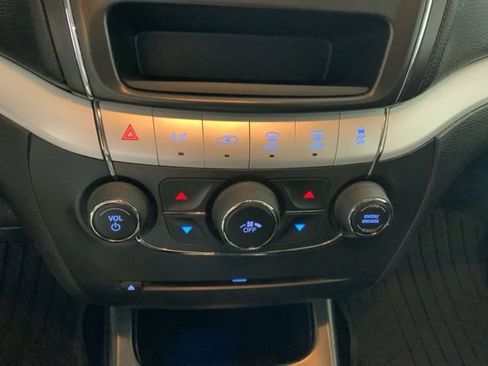 Used 2017 Dodge Journey SXT w/ Comfort/Convenience Group image 21