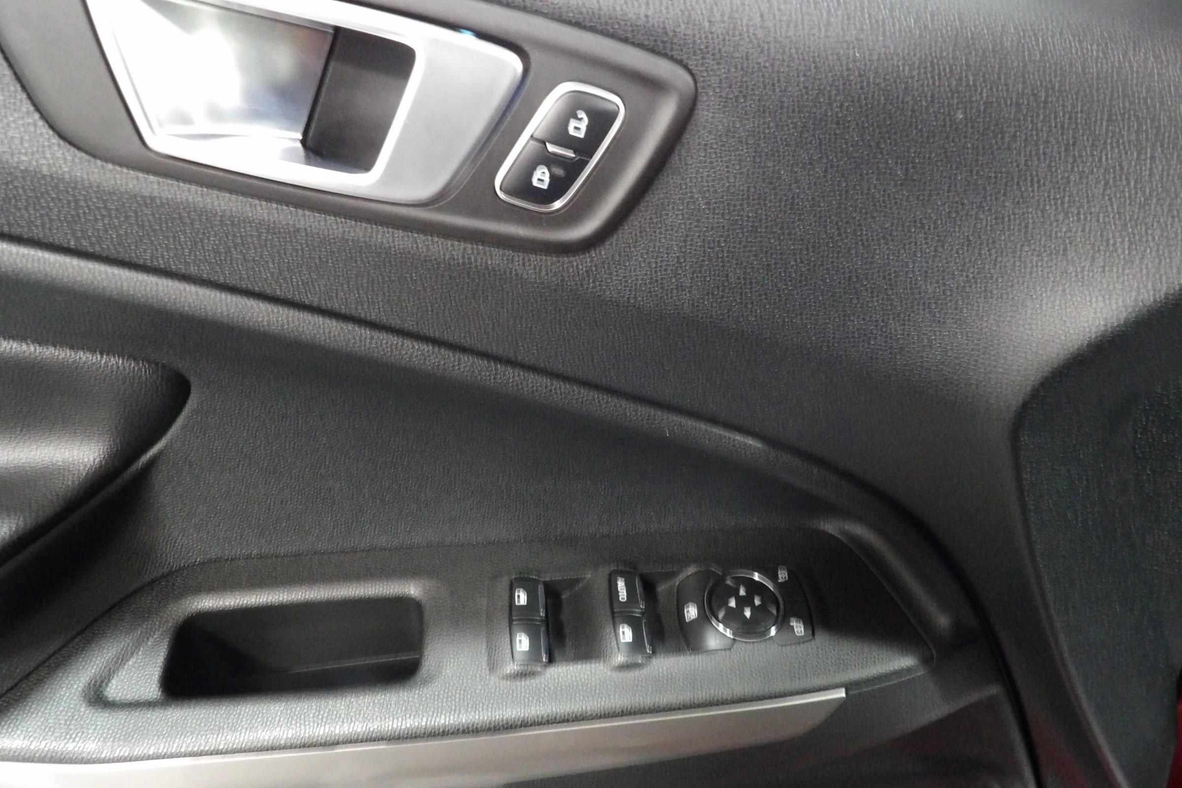 Used 2018 Ford EcoSport Titanium AWD/4WD image 9