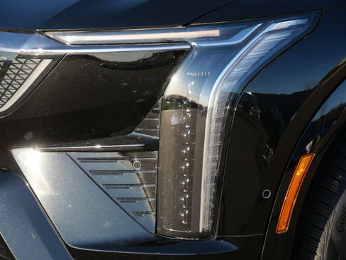 New 2025 Cadillac Optiq Sport 2 w/ LPO, ONYX Package image 14