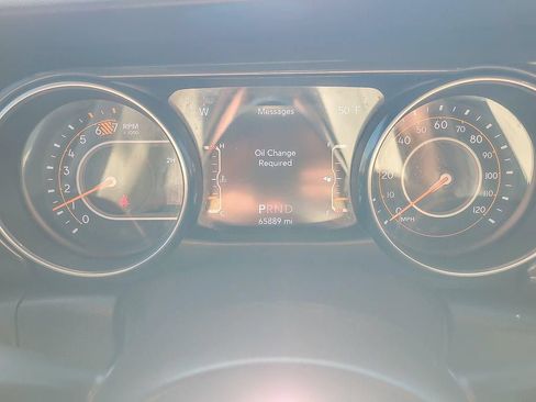 Used 2021 Jeep Wrangler Unlimited Sahara AWD/4WD image 12