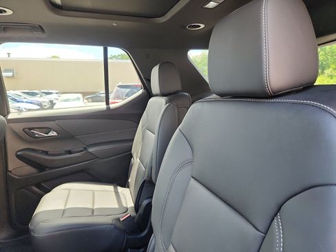 Used 2023 Chevrolet Traverse LT w/ LT Premium Package AWD/4WD image 26