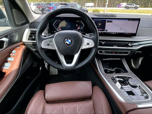 Certified 2024 BMW X7 xDrive40i w/ Premium Package image 6