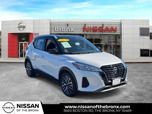 Used 2021 Nissan Kicks SV image 1