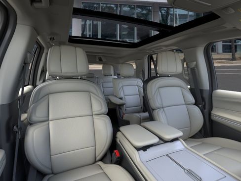 New 2026 Lincoln Navigator Reserve AWD/4WD image 10