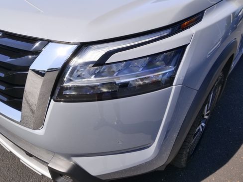 Certified 2024 Nissan Pathfinder Platinum AWD/4WD image 12