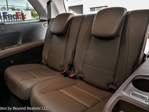 Used 2024 Mercedes-Benz GLS 450 4MATIC w/ AMG Line Exterior image 19