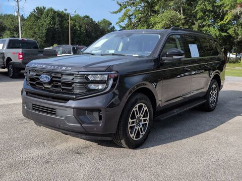 Used 2025 Ford Expedition Max Active RWD image 8