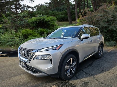 Used 2021 Nissan Rogue SL image 3