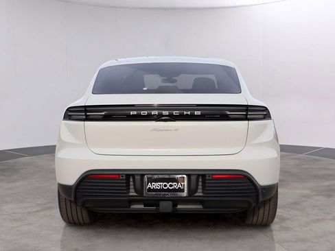 New 2026 Porsche Macan 4 Electric image 7