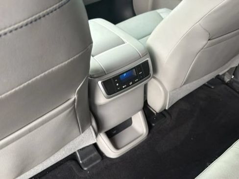 Used 2016 Toyota Highlander XLE FWD image 15